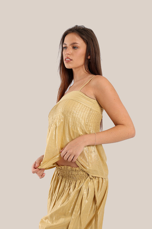 short top with tiny pleats and thin adjustable straps